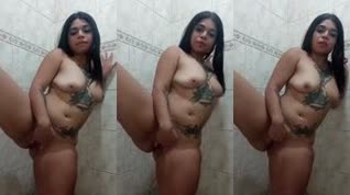 Página de Nalgona debajo de la ducha