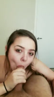 Tragar su leche es un placer para ella
