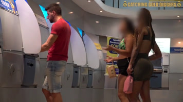 2 hermanas se van con español por dinero