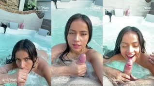 Aida Cortes chupando la polla de un millonario en la piscina