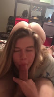 Apesta y se sienta adolescente