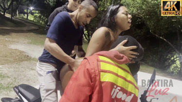 Bartira Luz siendo follada en la calle