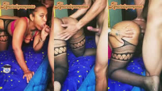 Dominicano con sus grandes nalgas haciendo arte