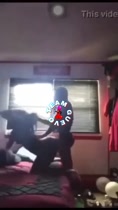 Ella no puede soportarlo más y quiere despegar, pero él sigue clavando duro