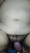 Esposa caliente del video con una rica eyaculación en su hermosa y un orgasmo