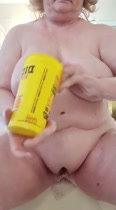 Esta dama tiene un toto enorme y bien conservado