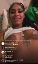 Este flaco muestra las tetas