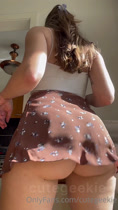 La joven nos muestra un hermoso coño