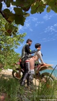 Latin Llorana follada al aire libre frente al mar después de un paseo en motocicleta