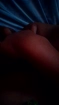Lima masturbándose