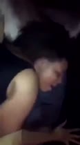 Mudo gritando con fuerza mientras la folla