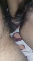 Poner un flaco con mucho cabello en el toto