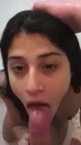 Primo chupando mi polla en la ducha