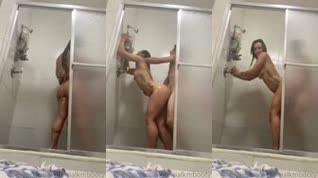 Sextape hardcore dentro de la bañera