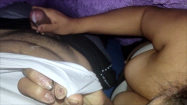 Toma mi leche mientras veo sus tetitas