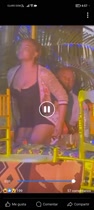 Un pupt en la misma fiesta frente a todos