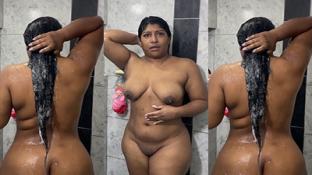 Ya no tiene el deseo y se mete en su baño para tomarlo