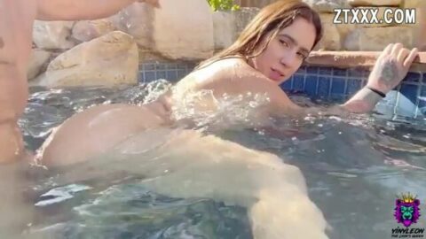 Latina latina yinleon hoonny por un poam que termina