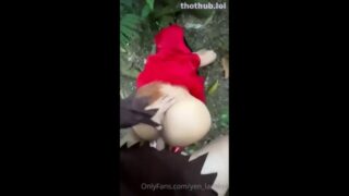 Caperucita Yen La China Follando en el Bosque