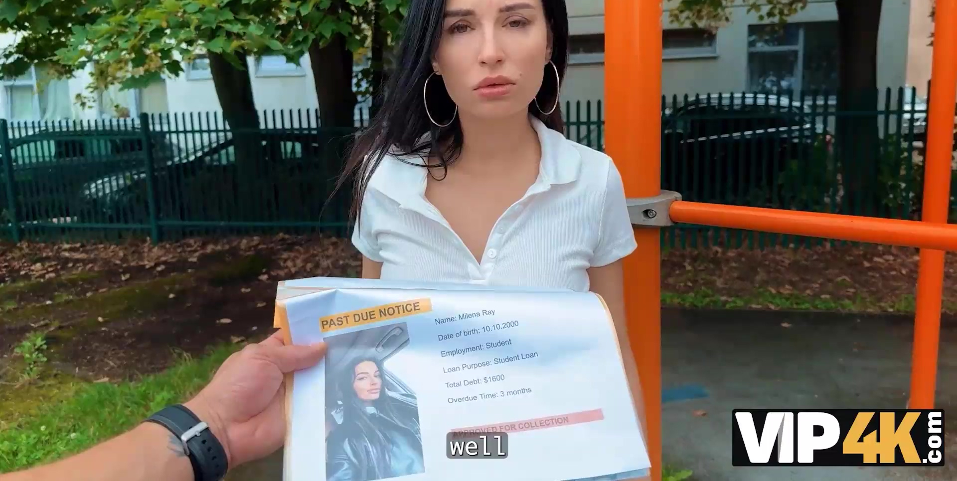 Adolescente checa cachonda sacude una gran polla para resolver sus problemas económicos.