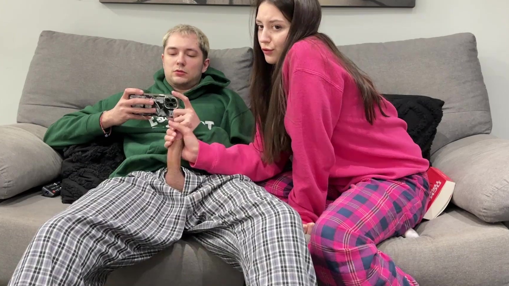 Ayudo a mi hermano a tener genitales.