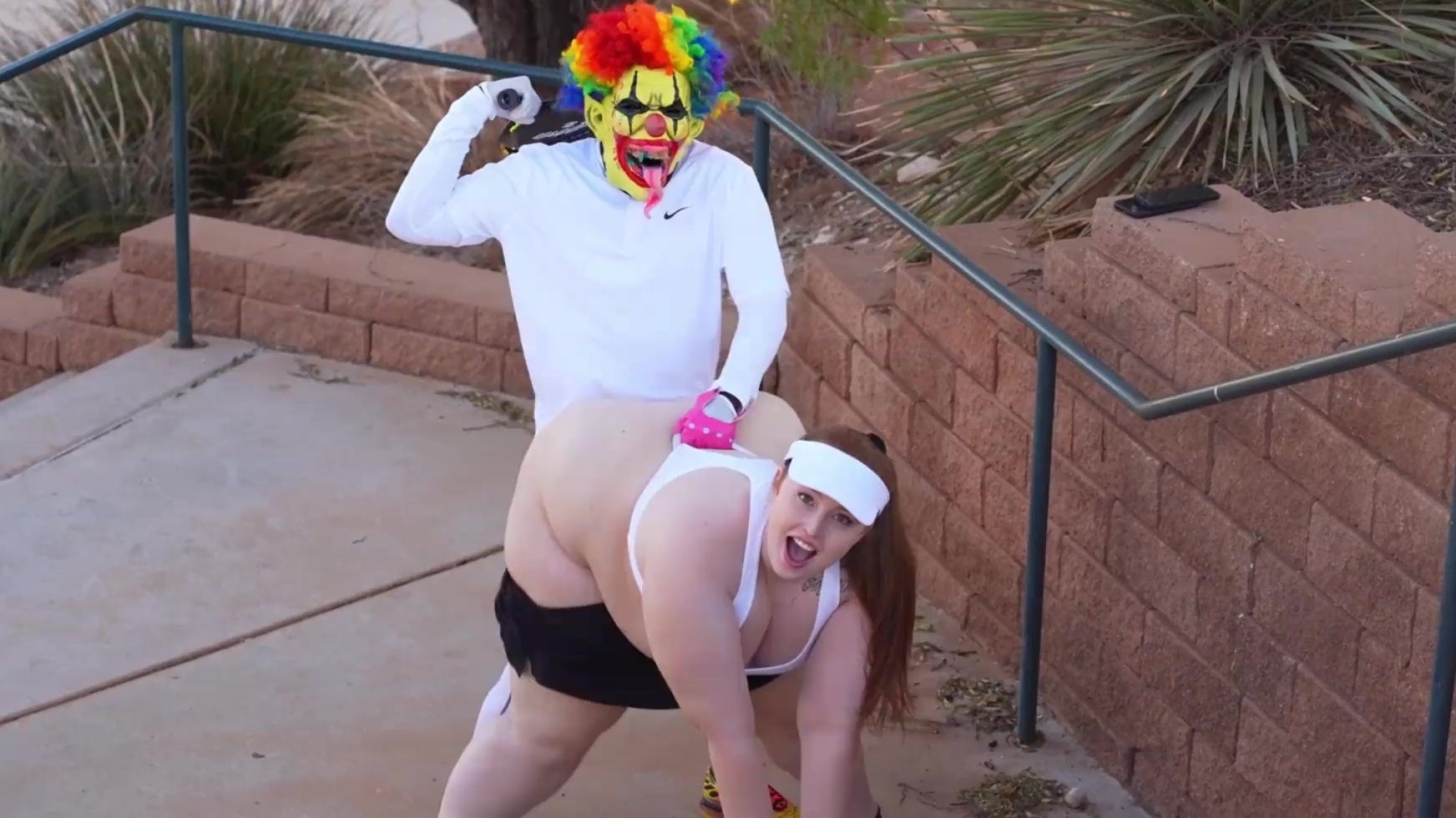 Bbw y ébano se turnan para discutir afuera