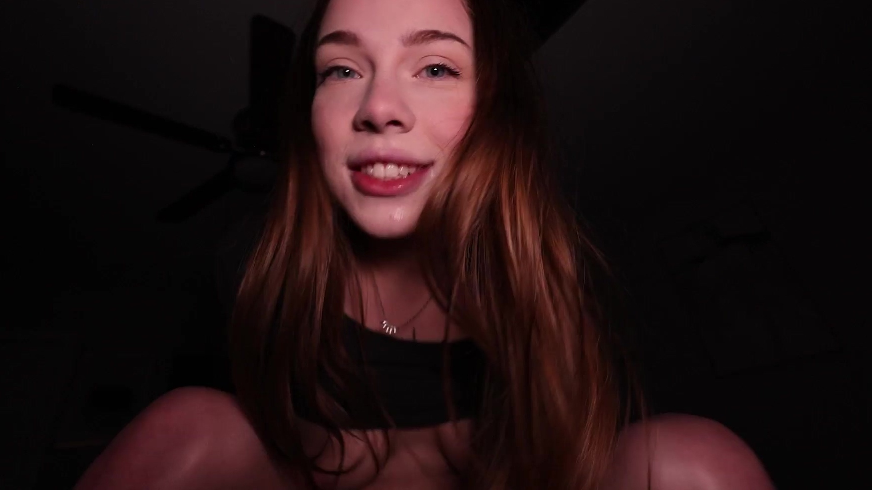 Compartir cama se convirtió en una sesión de sexo con mi hermosa hermana.