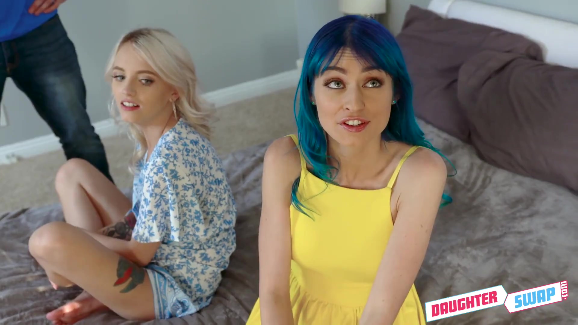 El cuarteto son las hijastras Kate Bloom y Jewelz Blu.