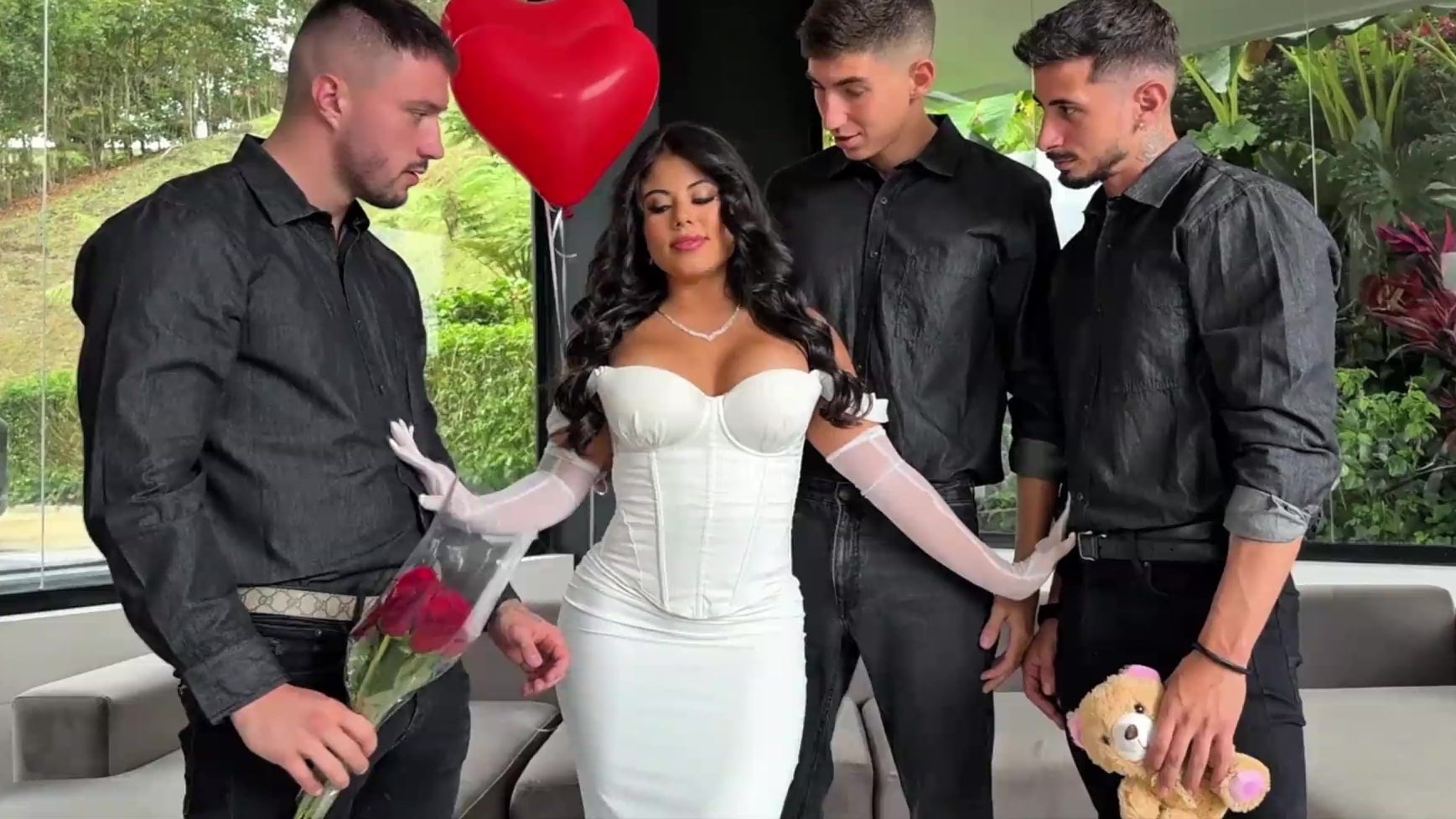 Increíble latina penetrada por tres pollas monstruosas