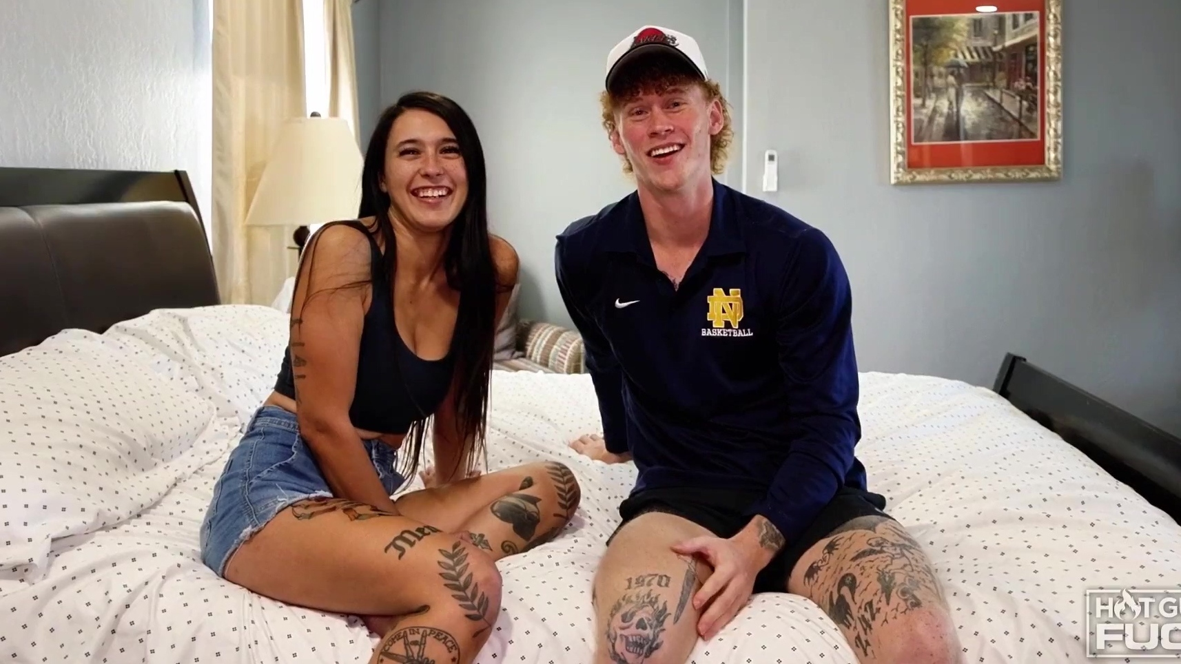 La latina Mackenzie tuvo relaciones sexuales con un hombre blanco en posición de misionero.