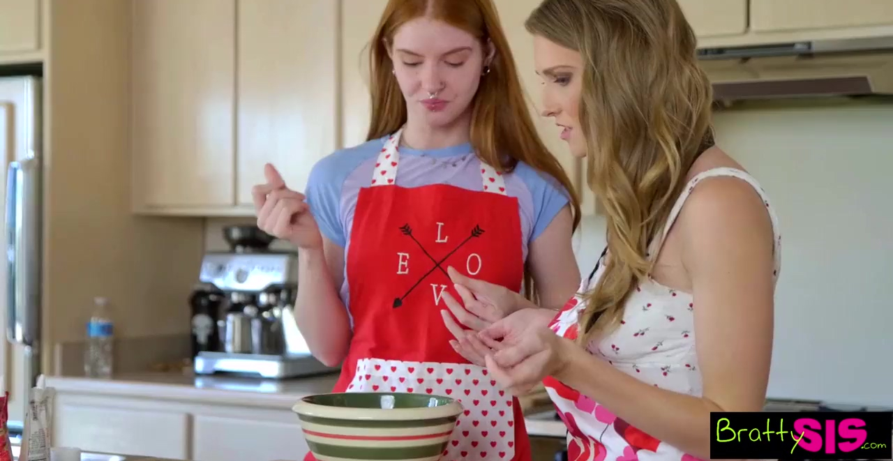 Las mujeres se burlan de su hermano mostrándole cuerpos que no puede tener y luego se acuestan con él.