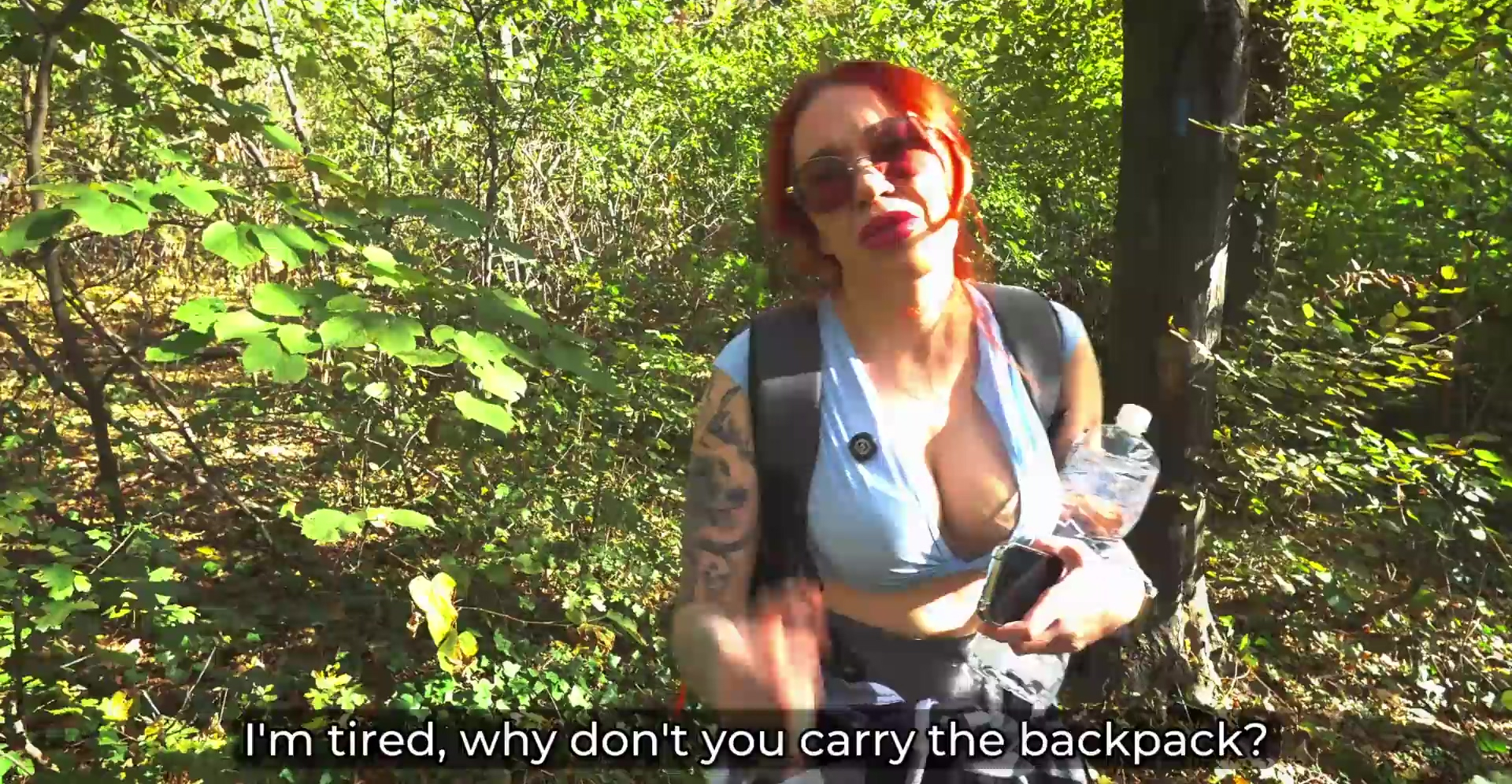 Madrastra pelirroja sexy recibe creampie durante el sexo en la tienda