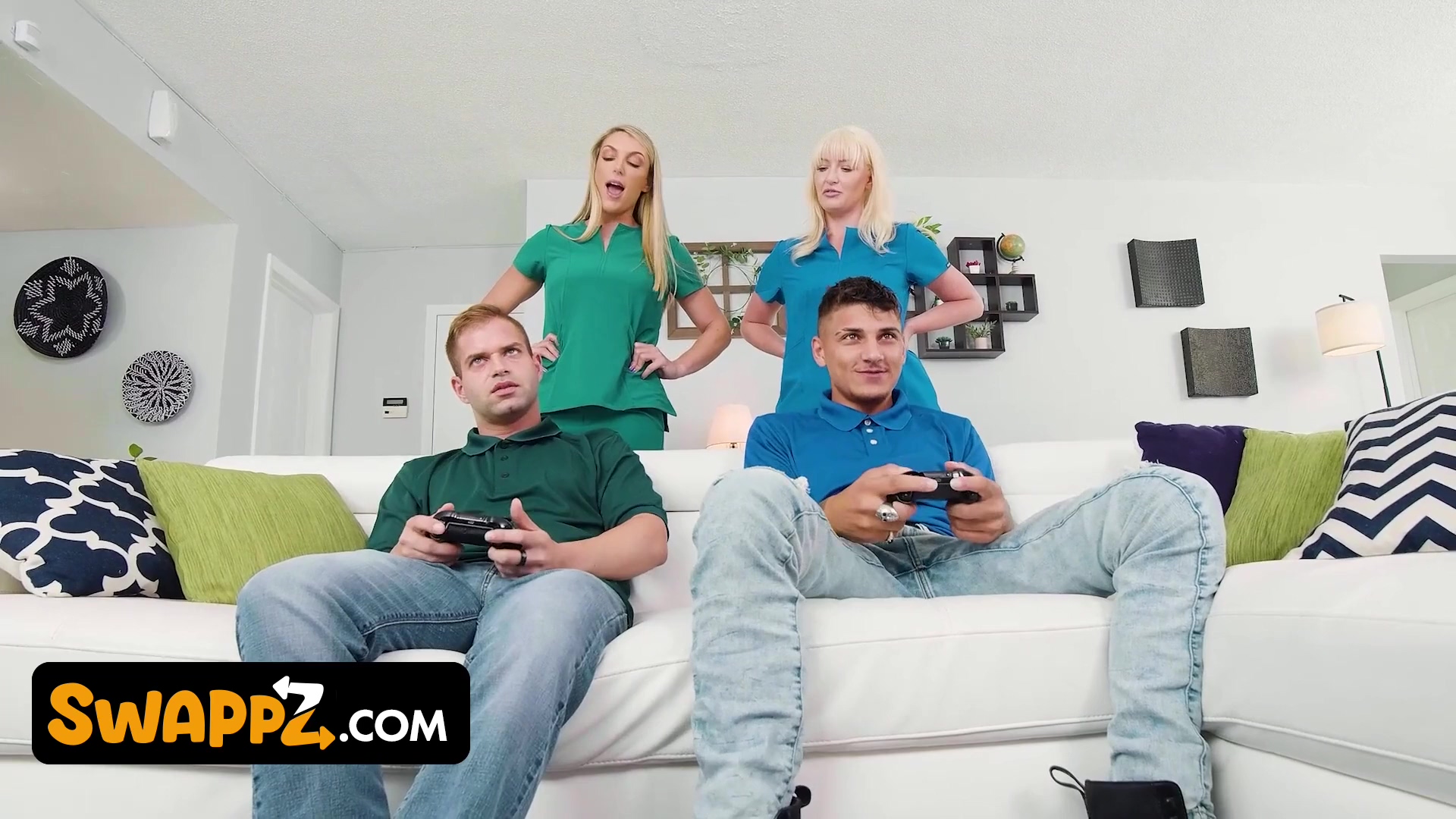 Pumas tetonas cambian de pacientes para exámenes médicos grupales