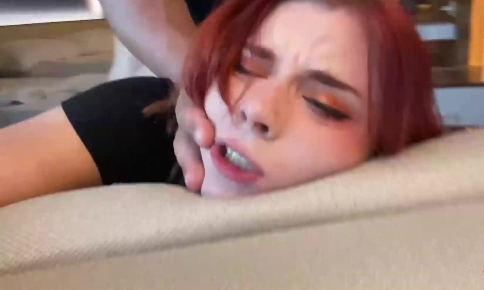 Puta rusa pelirroja se cansa la boca y los pechos