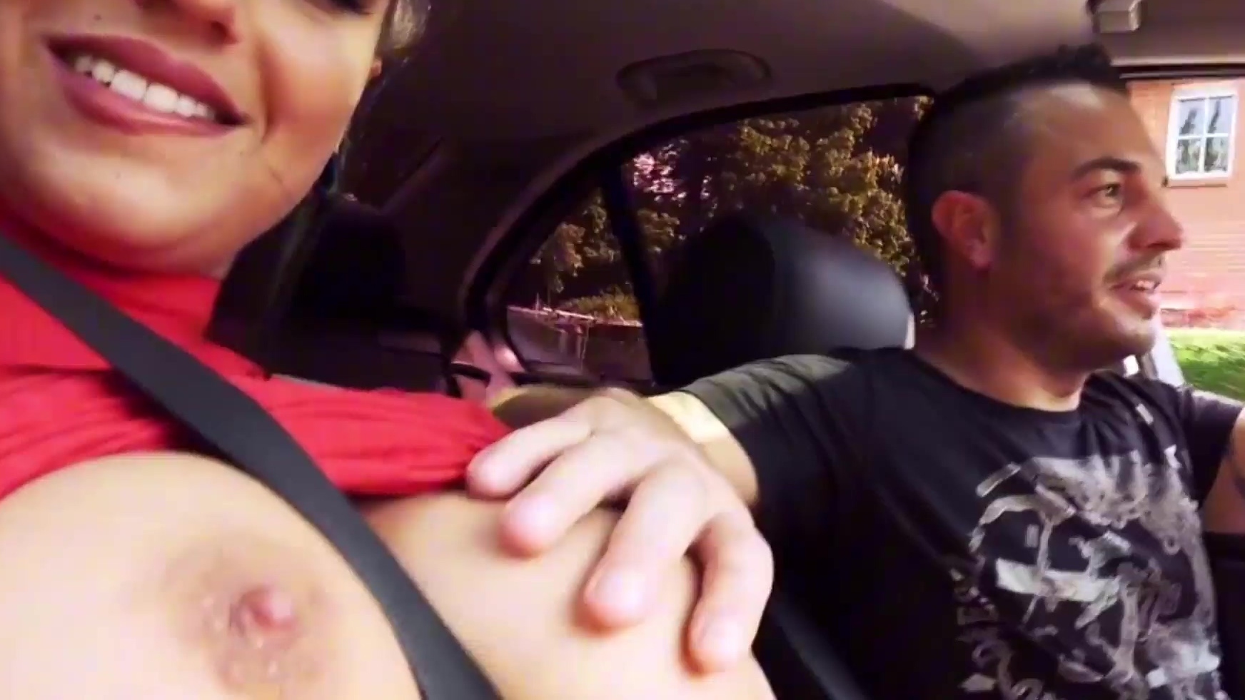 Sexo caliente en público con una increíble madura alemana de grandes tetas.