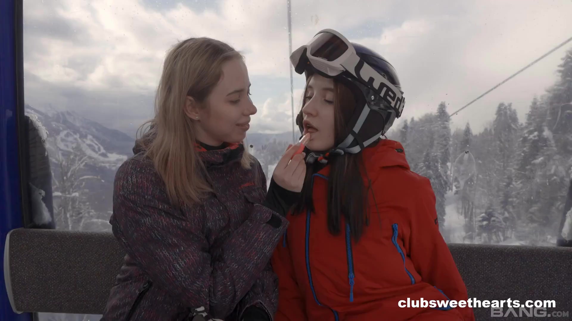 Sexo gay después de nadar con Alice Flore y Erica Mori