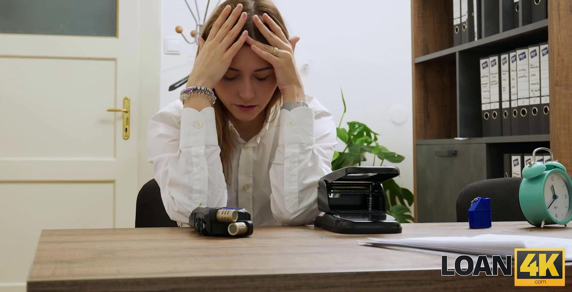 Un coleccionista codicioso quiere mi dinero y mi culo.