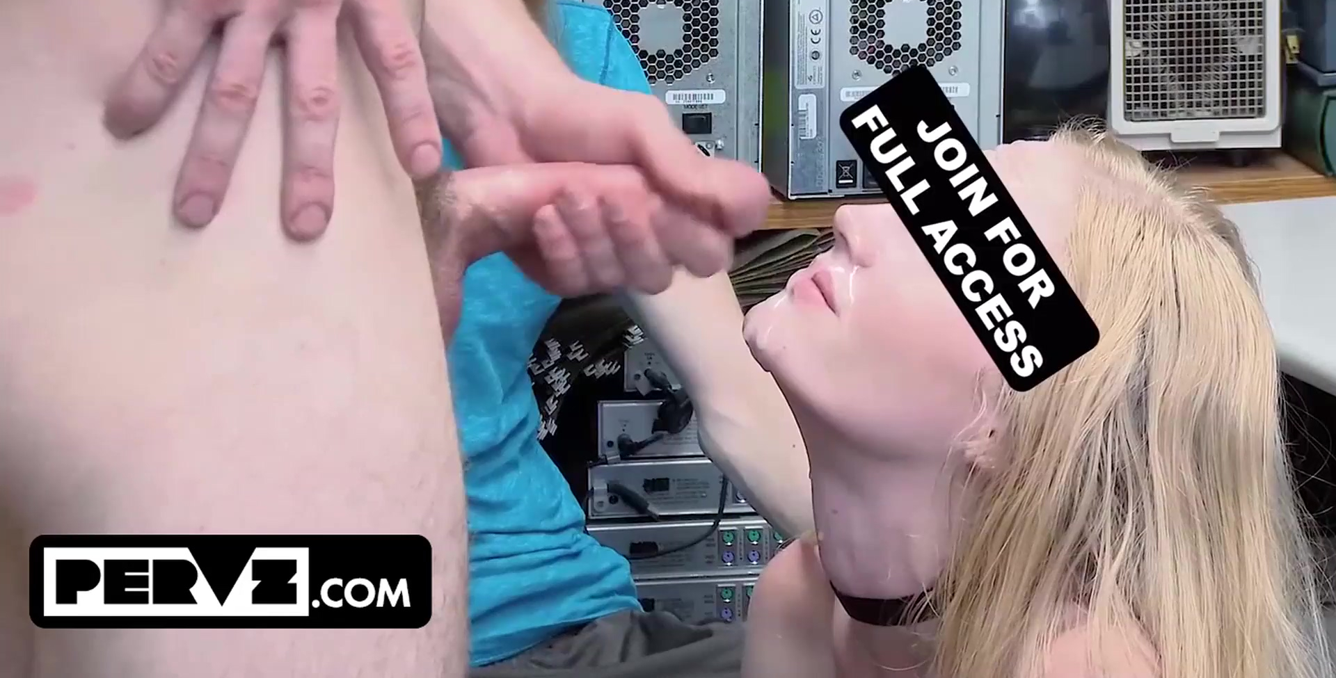 Un ladrón desesperado es castigado delante de su amigo