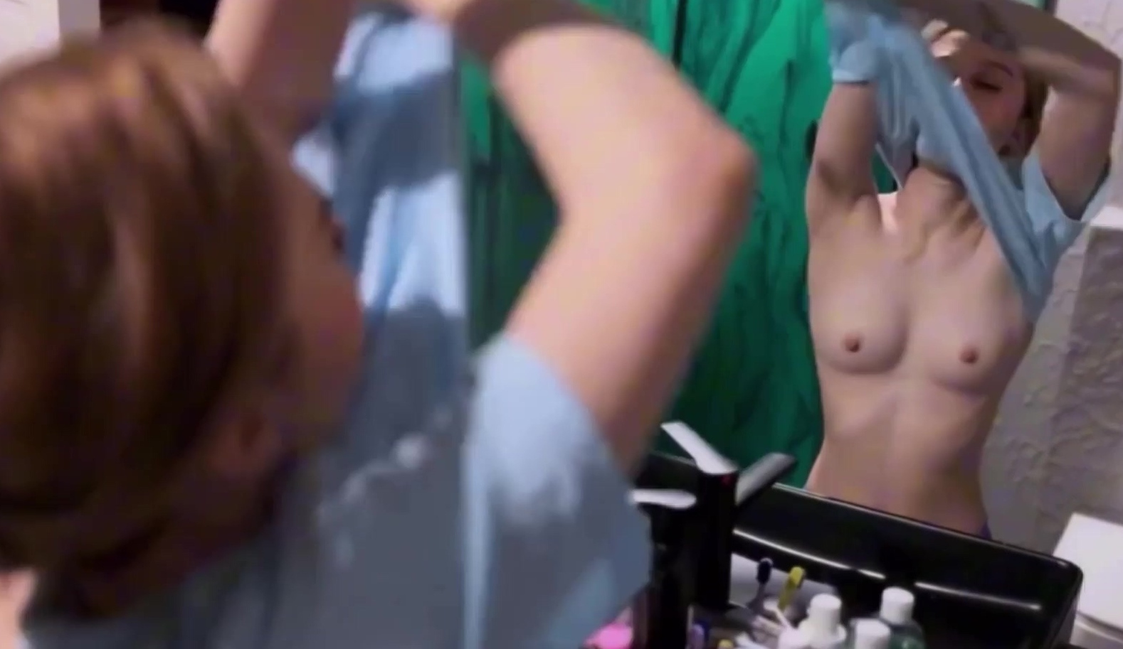 Una niña inocente fue sorprendida por su novio mientras jugaba