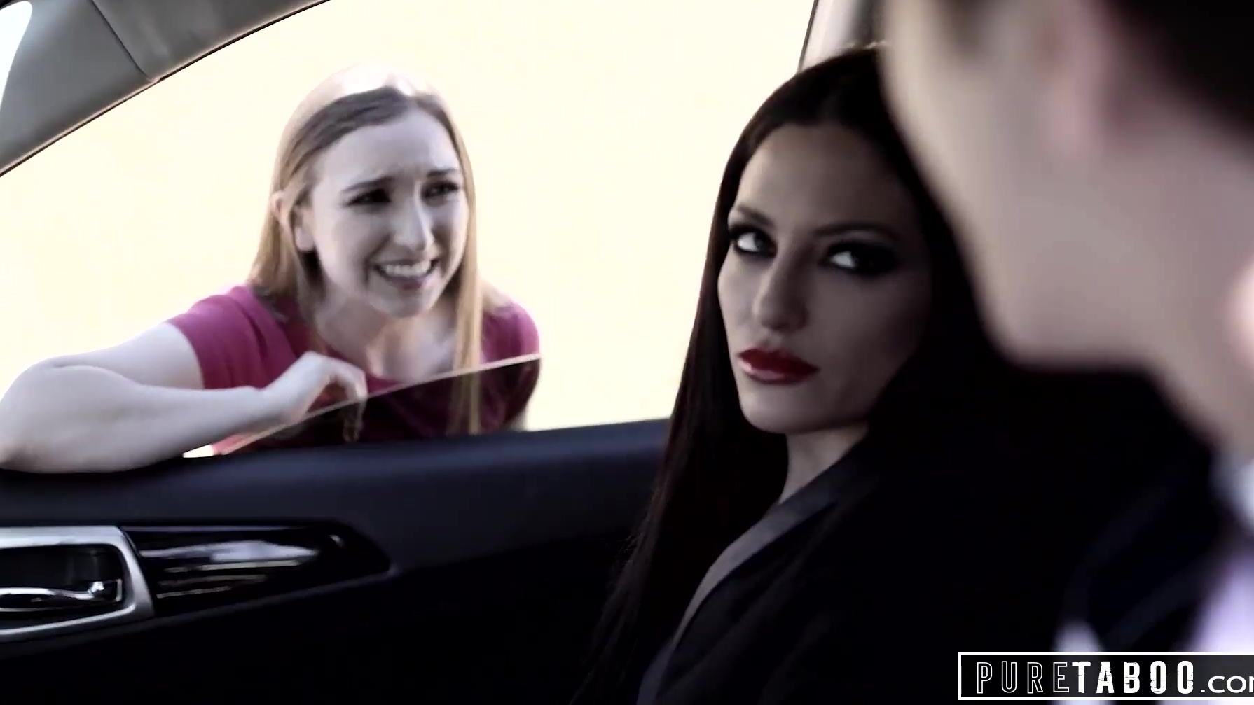 Una pareja desviada violó brutalmente a una joven escaladora.