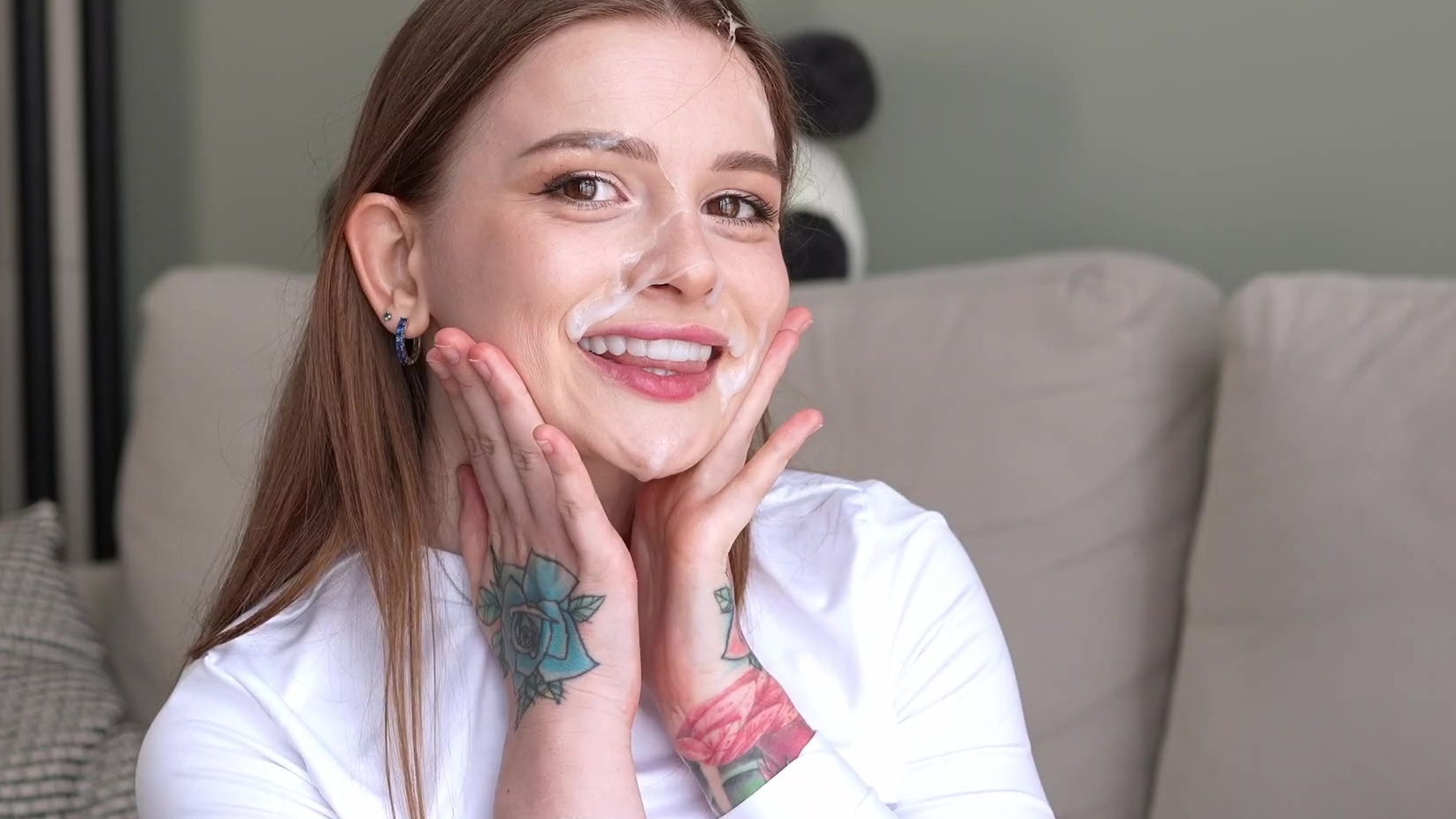 ¡La ama de casa siempre es hermosa! La belleza rusa es una polla gorda: cara