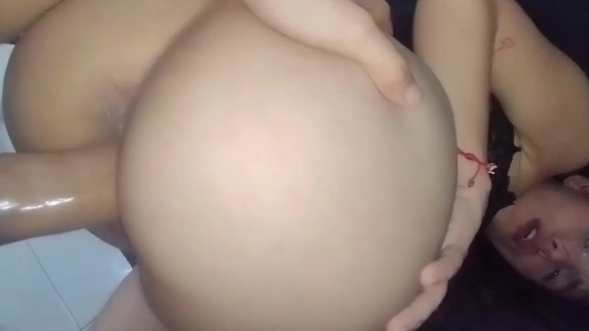 Chica latina cachonda y su novio tienen un vídeo de sexo