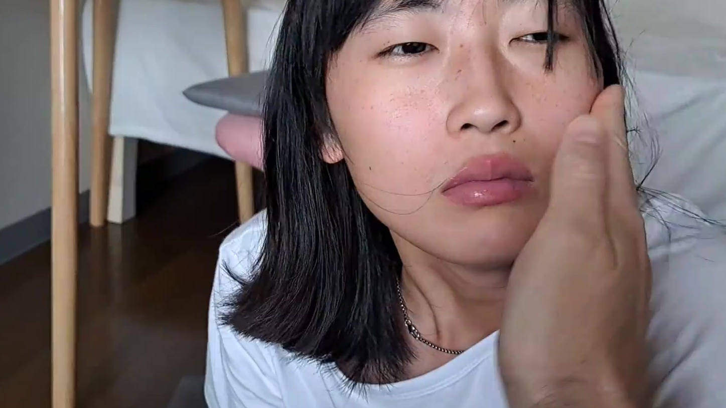 Culo crudo y azotes de hijastra japonesa