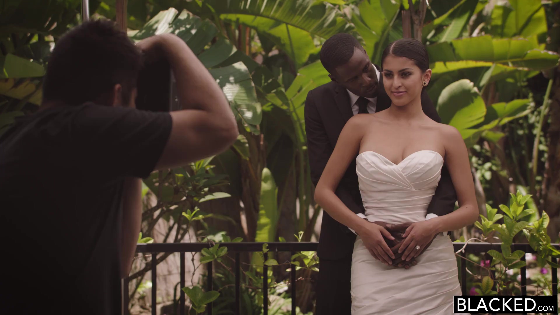 El hombre latino Sophia Leone no puede esperar a su noche de bodas, no puede esperar a esta BBC ahora mismo.