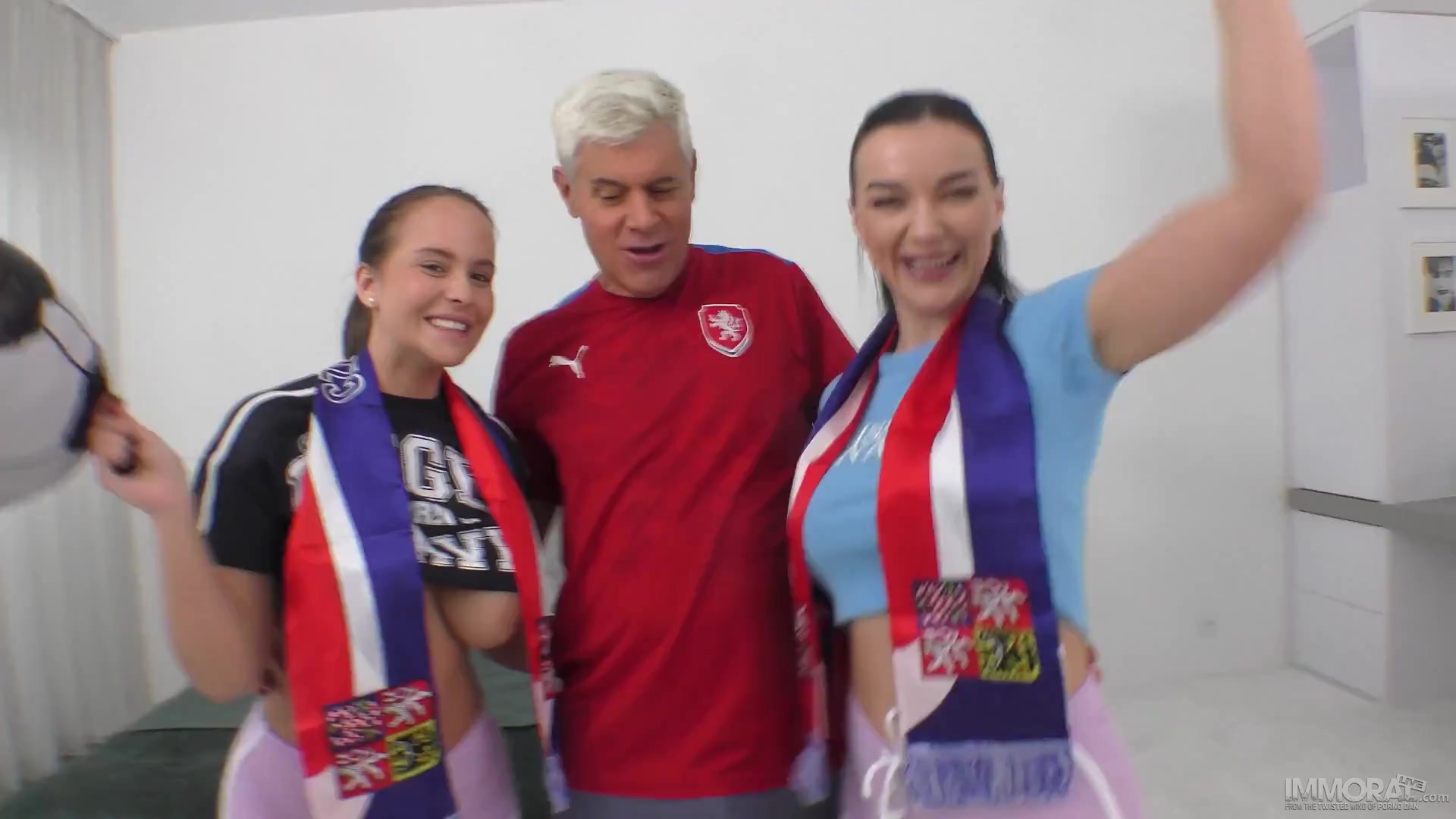 Ganamos una medalla y nuestro entrenador quiere felicitarnos.
