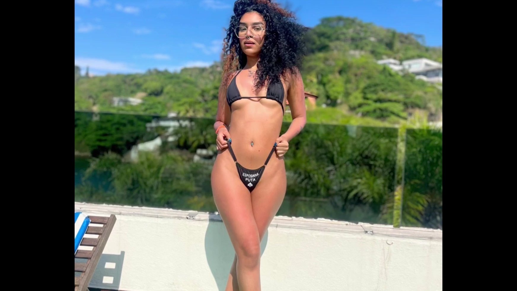 Kinky Latina engaña a su nuevo marido y mejor amigo