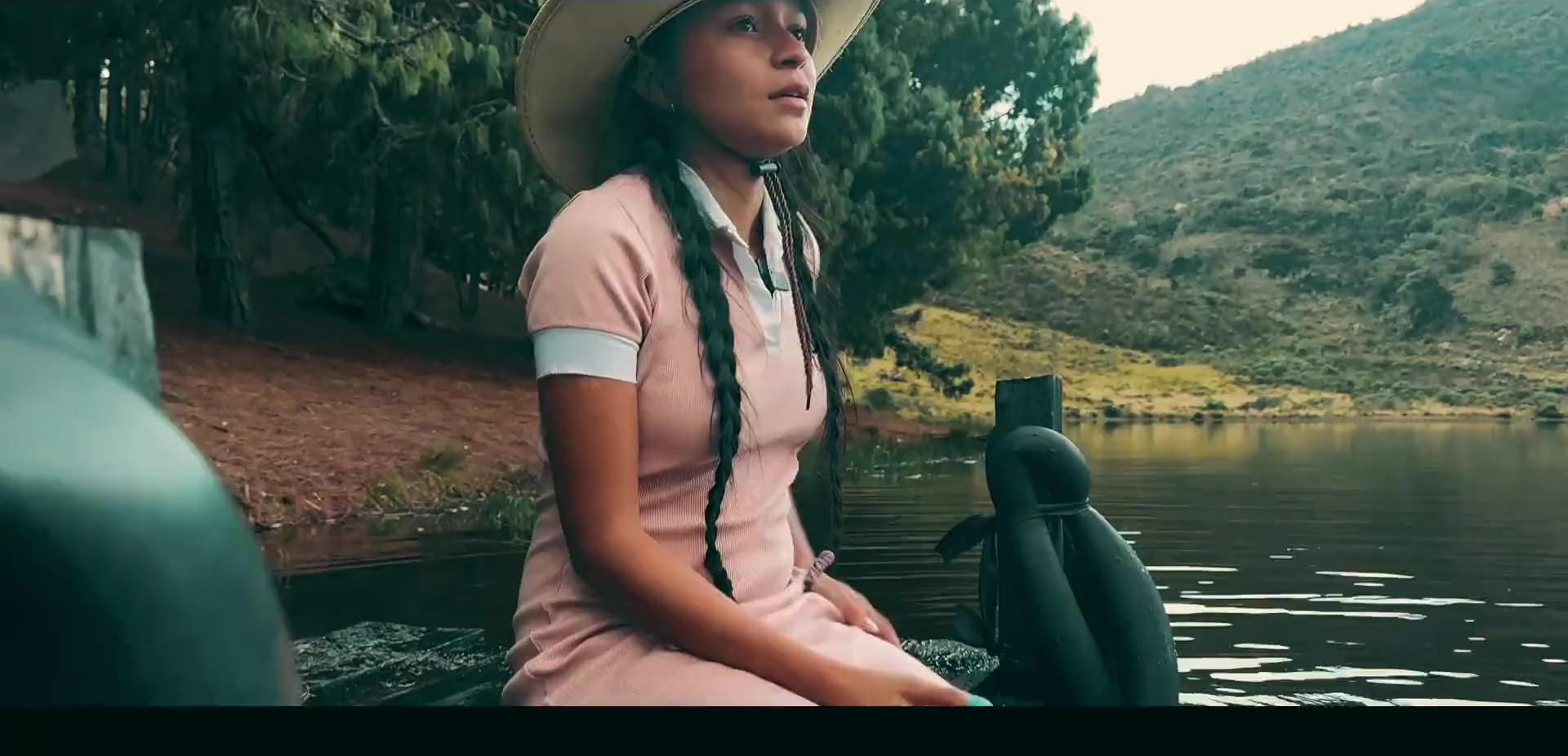 La bruja del bosque Kukold se vuelve poderosa cuando ve la diversión de los jóvenes.