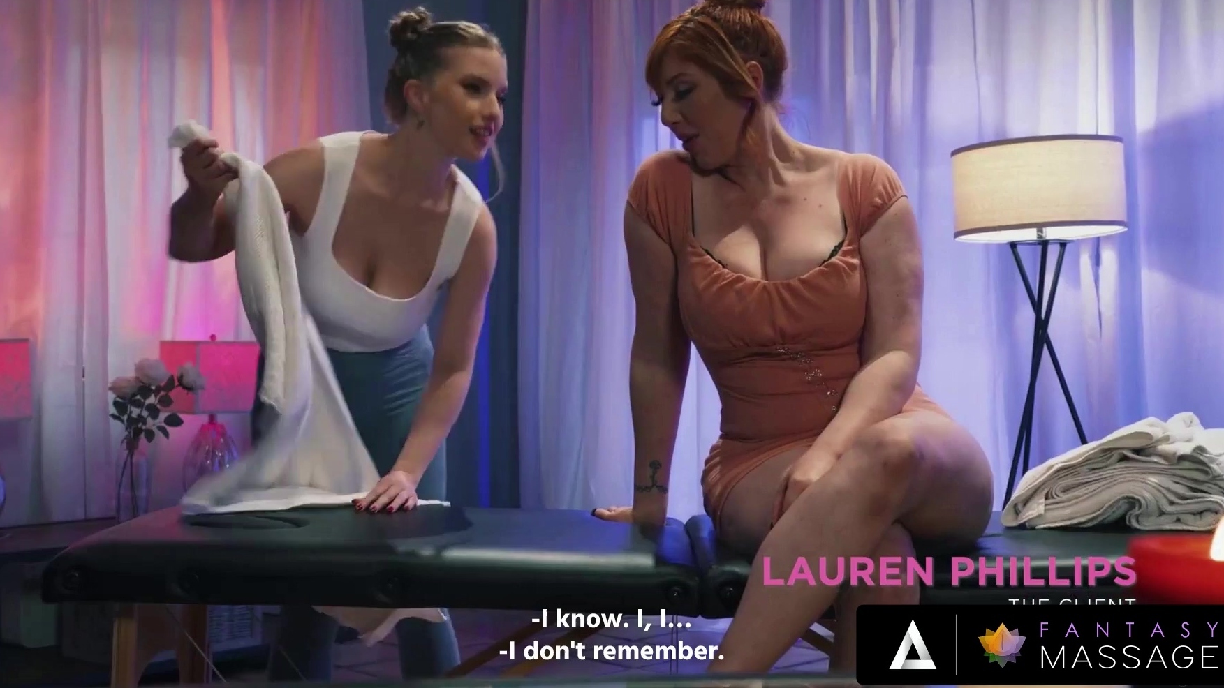 La masajista cachonda Octavia Red seduce a la cabeza con curvas Lauren Phillips para tener sexo gay.