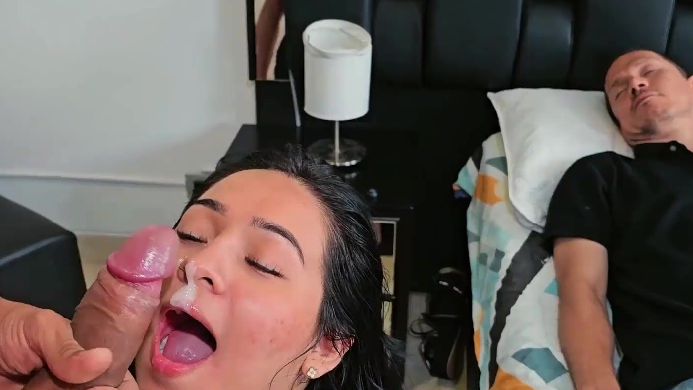 Milf latina bbw tiene sexo con un médico delante de un hombre soñador