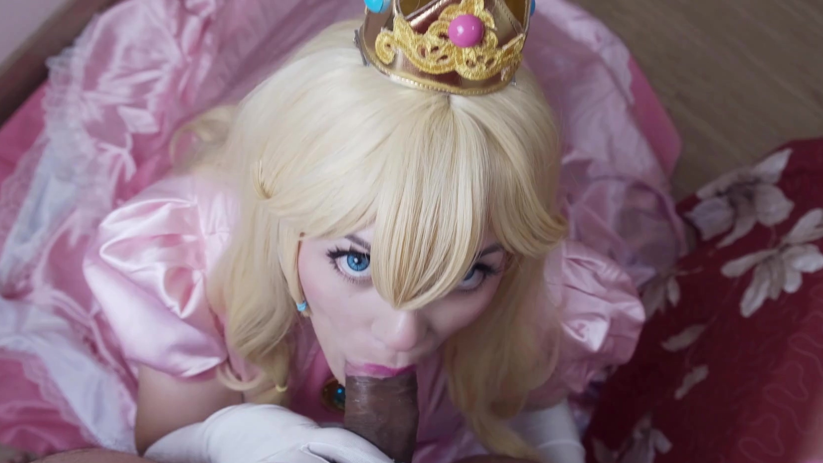 Una amable princesa suda bajo el poderoso Mario (cosplay amateur)